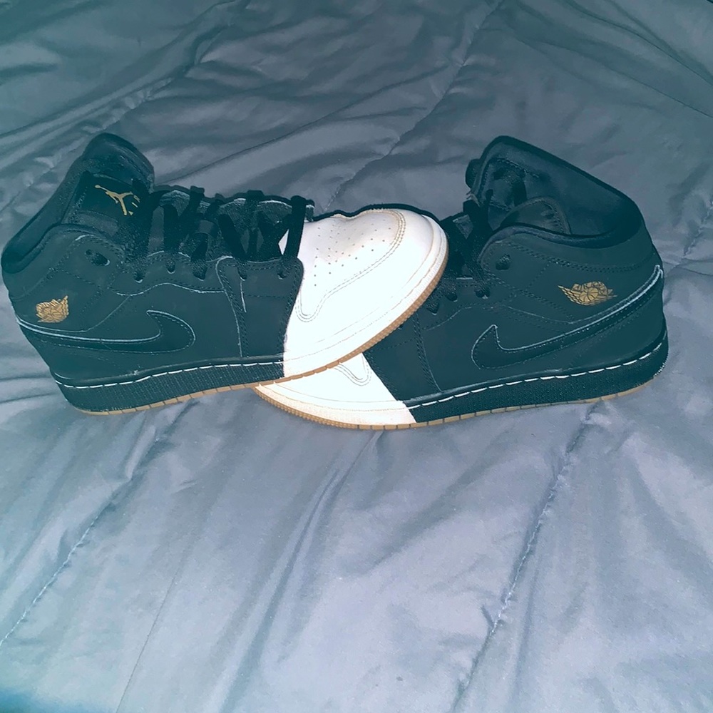 Air Jordan 1 (Black with White toe)